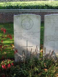 La Kreule Military Cemetery Hazebrouck - Dean, R