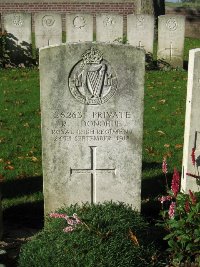 La Kreule Military Cemetery Hazebrouck - Donohue, R