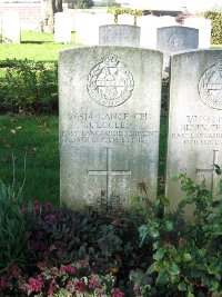 La Kreule Military Cemetery Hazebrouck - Eccles, J