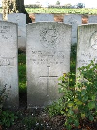 La Kreule Military Cemetery Hazebrouck - Everitt, Thomas