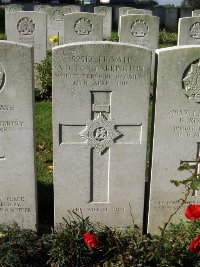 La Kreule Military Cemetery Hazebrouck - Farrington, Victor