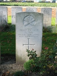 La Kreule Military Cemetery Hazebrouck - Fox, A