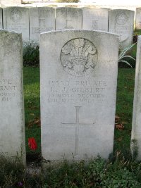 La Kreule Military Cemetery Hazebrouck - Gilbert, L J
