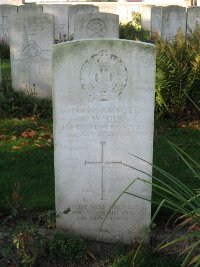 La Kreule Military Cemetery Hazebrouck - Guy, Robert Walker