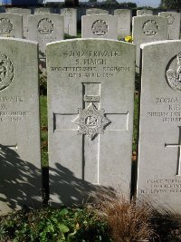 La Kreule Military Cemetery Hazebrouck - Haigh, Sutcliffe