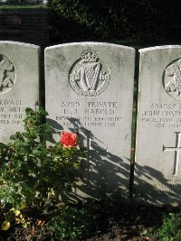 La Kreule Military Cemetery Hazebrouck - Harold, E J