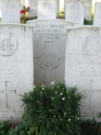 La Kreule Military Cemetery Hazebrouck - Hutchins, G