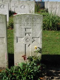 La Kreule Military Cemetery Hazebrouck - Johnson, Ernest Joseph