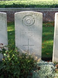 La Kreule Military Cemetery Hazebrouck - Jones, W E