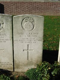La Kreule Military Cemetery Hazebrouck - Langton, G