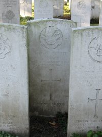 La Kreule Military Cemetery Hazebrouck - Lynch, J