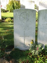 La Kreule Military Cemetery Hazebrouck - Main, Robert