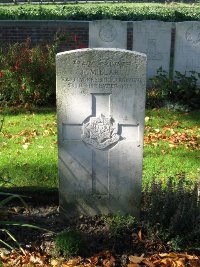 La Kreule Military Cemetery Hazebrouck - Millar, J