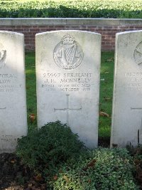 La Kreule Military Cemetery Hazebrouck - Monnelly, James Henry