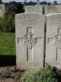 La Kreule Military Cemetery Hazebrouck - Oakes, Charles