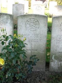 La Kreule Military Cemetery Hazebrouck - Pocock, S A