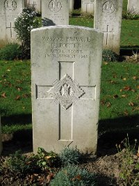 La Kreule Military Cemetery Hazebrouck - Porter, D