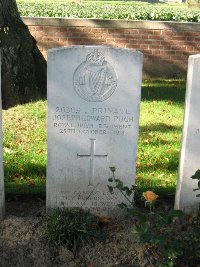 La Kreule Military Cemetery Hazebrouck - Pugh, Joseph Edward