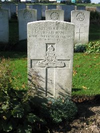 La Kreule Military Cemetery Hazebrouck - Read, Thomas