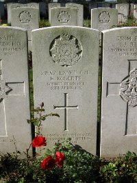 La Kreule Military Cemetery Hazebrouck - Roberts, Edward