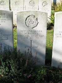 La Kreule Military Cemetery Hazebrouck - Russell, M