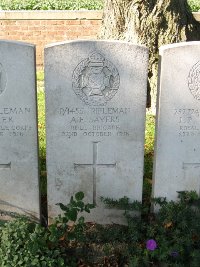 La Kreule Military Cemetery Hazebrouck - Sayers, A E