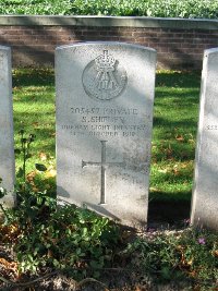 La Kreule Military Cemetery Hazebrouck - Shipley, S
