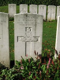 La Kreule Military Cemetery Hazebrouck - Staplehurst, H