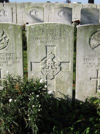 La Kreule Military Cemetery Hazebrouck - Taylor, Reginald Robertson