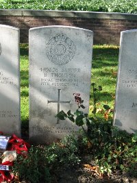 La Kreule Military Cemetery Hazebrouck - Thomson, Baillie