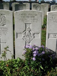 La Kreule Military Cemetery Hazebrouck - Thorpe, Thomas Richard