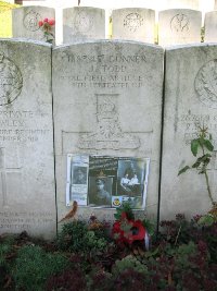 La Kreule Military Cemetery Hazebrouck - Todd, J
