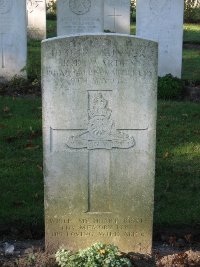 La Kreule Military Cemetery Hazebrouck - Warden, Robert David