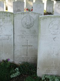 La Kreule Military Cemetery Hazebrouck - White, Frederick James