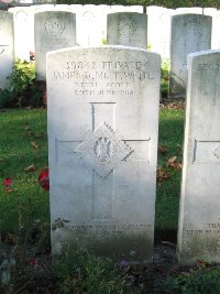 La Kreule Military Cemetery Hazebrouck - White, James McT