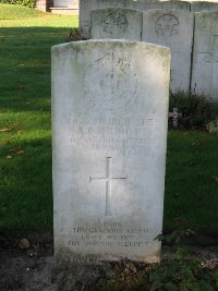 La Kreule Military Cemetery Hazebrouck - Wright, Ronald George