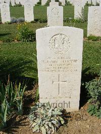 Sangro River War Cemetery - Auchterlonie, William John