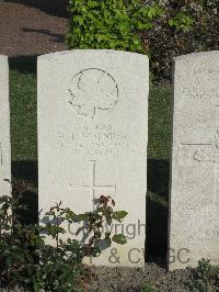 Noeux-Les-Mines Communal Cemetery - Wisenden, W L