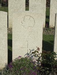 Noeux-Les-Mines Communal Cemetery - Young, Clifford F.