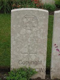 Etaples Military Cemetery - Adams, J