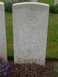 Etaples Military Cemetery - Adams, Robert