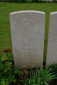 Etaples Military Cemetery - Adcock, G