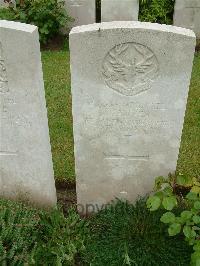 Etaples Military Cemetery - Aitken, J