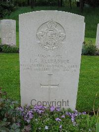 Etaples Military Cemetery - Alexander, L G