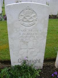 Etaples Military Cemetery - Allen, H O