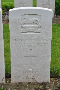 Etaples Military Cemetery - Allen, Harold Roy