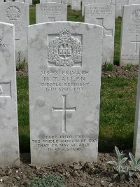 Etaples Military Cemetery - Allen, M T