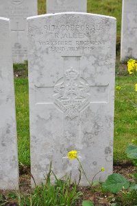 Etaples Military Cemetery - Allen, R