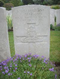 Etaples Military Cemetery - Allington, Thomas