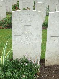 Etaples Military Cemetery - Allum, William John